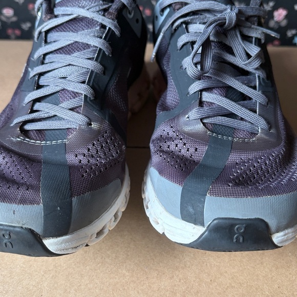 On running helion women running shoes